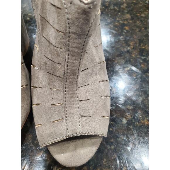 Qupid Women's Solid Tan Leather Upper Back Zip Caged Ankle Boots Size 8 - Picture 5 of 10